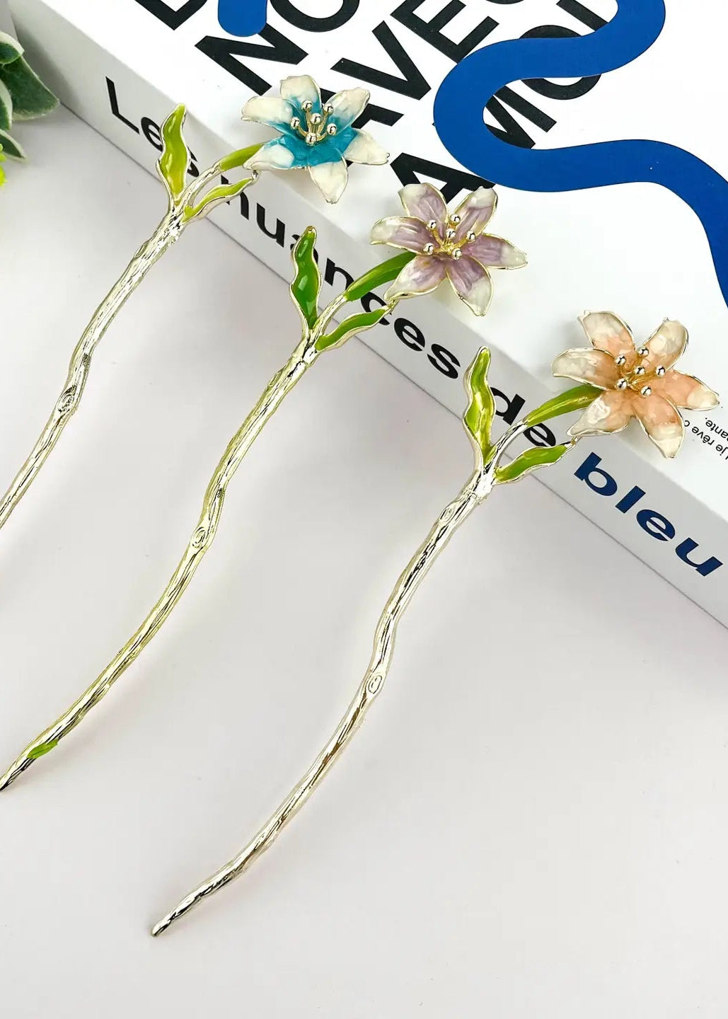 Lily Hairpin