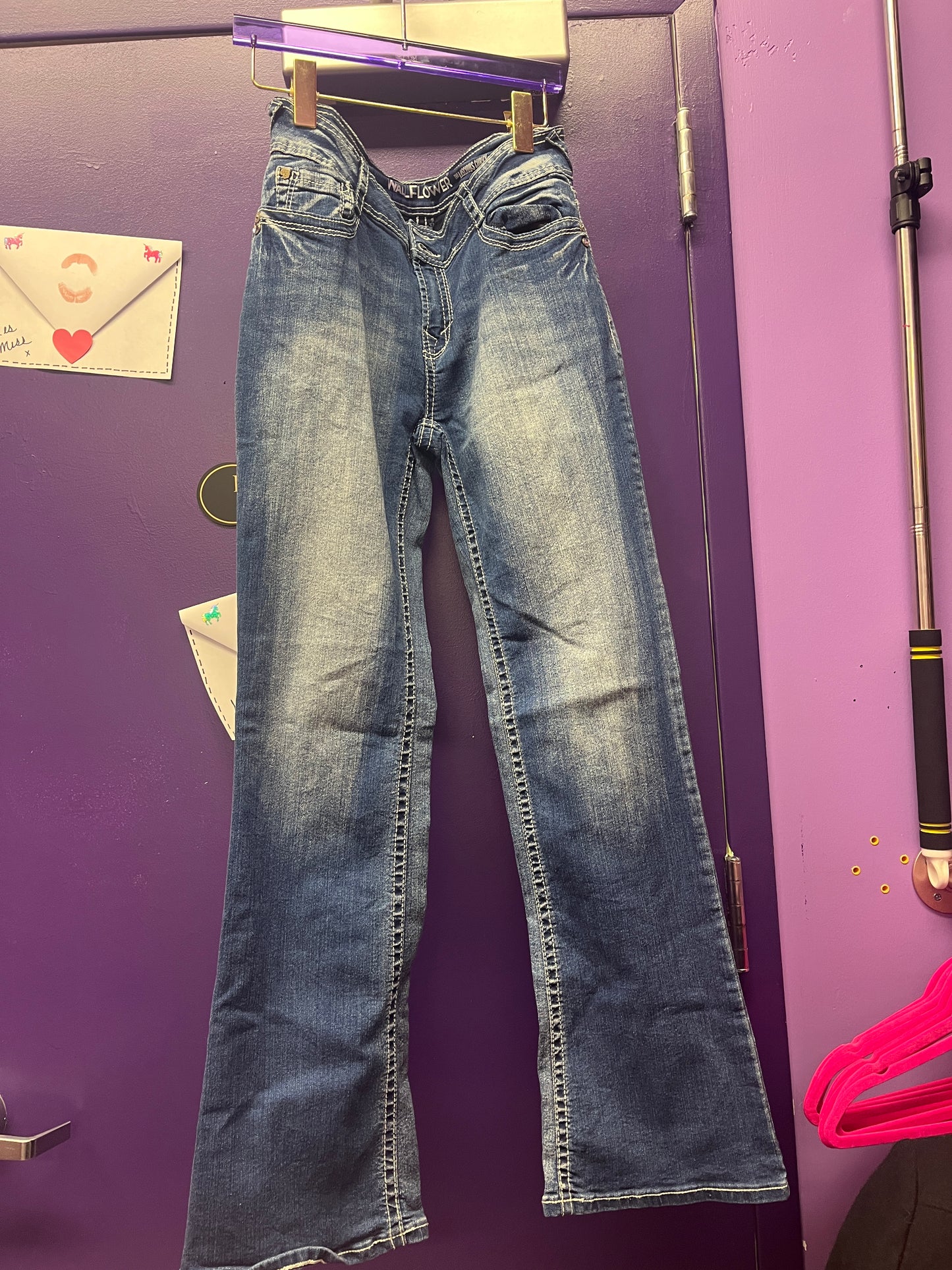 LM916 wallflower white stitch bootcut jeans